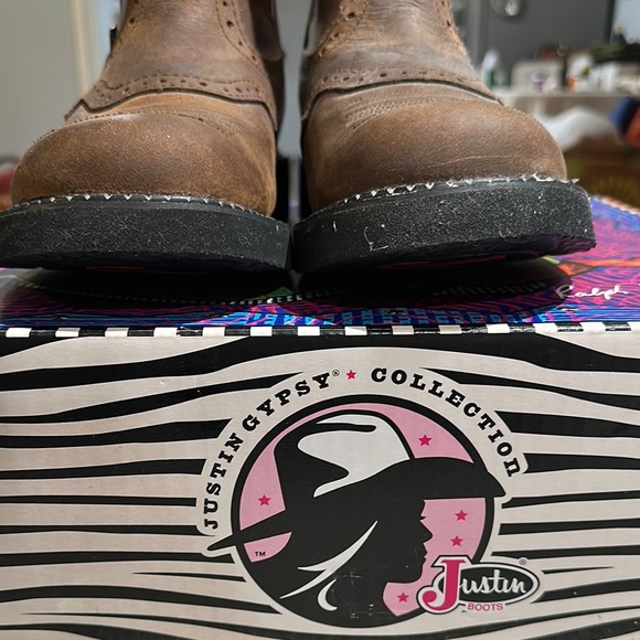 NWB Justin Boots Pink and Brown Heeled Boots with Embroidered Design - Picture 3 of 10